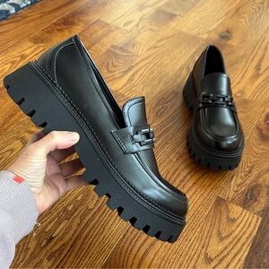 Steve Madden Black Faux Leather Aerin Lug Sole Chain Chunky Heel Loafers Sz 10